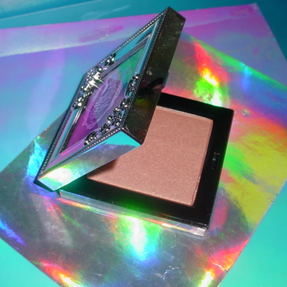 PRETTY VULGAR New Shimmering Swan Highlighter Glow Up